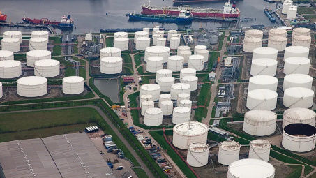 Giá xăng dầu hôm nay 19/11: Dự báo thị trường bước vào chu kỳ dư cung kéo dài