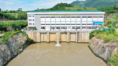 Thủy điện Sông Ba Hạ khẩn trương vận hành điều tiết nước qua tràn đúng quy trình