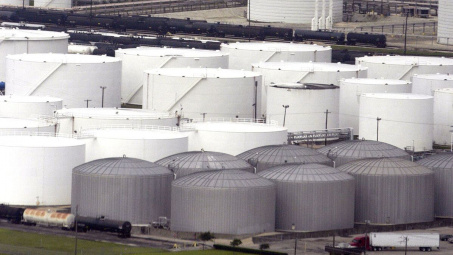 Giá xăng dầu hôm nay 20/11: Tồn kho dầu thô tại Mỹ giảm mạnh hơn dự kiến