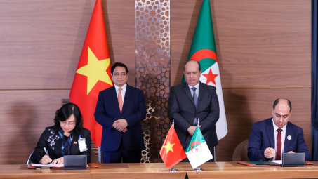 Việt Nam - Algeria ký kết nhiều văn kiện hợp tác quan trọng