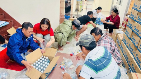 Yến sào Khánh Hoà: Cứu trợ người dân vùng ngập lũ