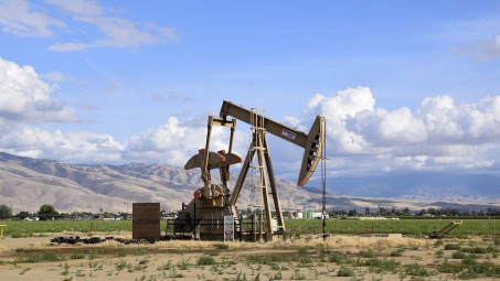 Giá xăng dầu hôm nay 24/11: Neo ở mức thấp nhất trong một tháng