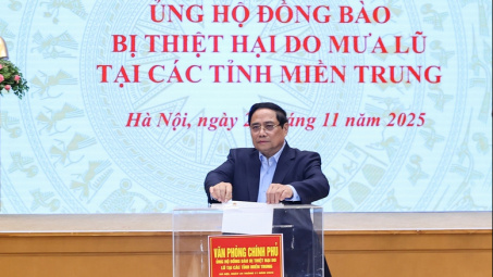 Thủ tướng Phạm Minh Chính cùng lãnh đạo Chính phủ và tập thể VPCP ủng hộ đồng bào vùng thiên tai