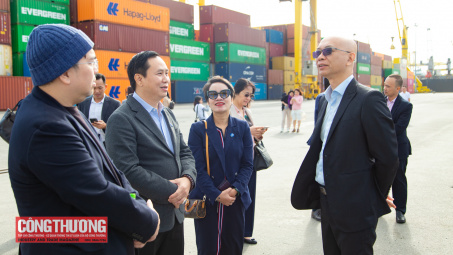 Đoàn đại biểu dự Diễn đàn Logistics Việt Nam 2025 khảo sát thực tế tại cảng Tiên Sa, thành phố Đà Nẵng