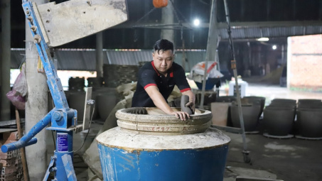 Khuyến công tiếp sức làng gốm Vĩnh Long chuyển mình hiện đại