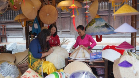 "Hội tụ di sản" làng nghề cố đô tại Văn Miếu - Quốc Tử Giám