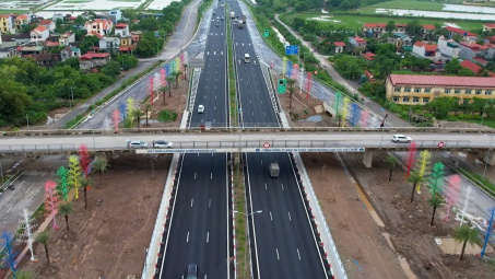Ninh Bình: Đẩy mạnh giải ngân vốn đầu tư công hoàn thiện hạ tầng tạo thuận lợi cho xúc tiến thu hút đầu tư