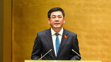 Bộ trưởng Nguyễn Hồng Diên trình bày Tờ trình dự án Luật Thương mại điện tử