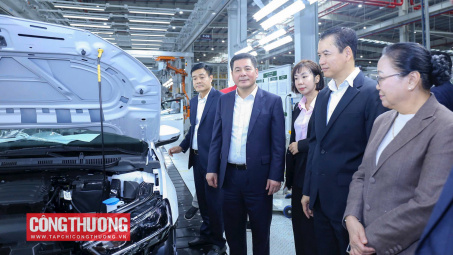 [CHÙM ẢNH] Bộ trưởng Bộ Công Thương hai nước Việt Nam, Lào khảo sát thực tế Nhà máy Ô tô Thành Công