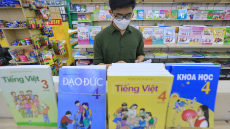 Từ 1/1/2026 thống nhất một bộ sách giáo khoa toàn quốc, tiến đến miễn học phí cho tất cả học sinh