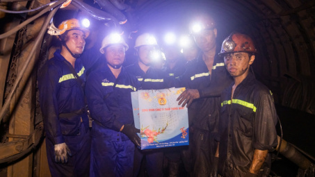 Than Thống Nhất động viên, hỗ trợ Thợ mỏ vượt khó