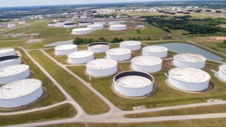 Giá xăng dầu hôm nay 24/12: Kinh tế Mỹ khởi sắc, giá dầu tiếp tục đà tăng