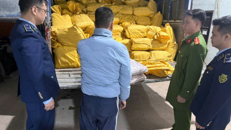 Phát hiện, tạm giữ gần 12 tấn chân gà đông lạnh không rõ nguồn gốc tại Cao Bằng