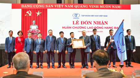 Tập đoàn Dệt May Việt Nam đón nhận Huân chương Lao động hạng Ba