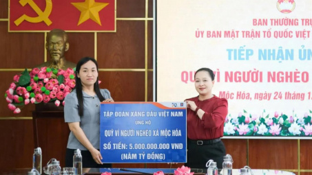 Petrolimex trao 5 tỷ đồng ủng hộ quỹ "Vì người nghèo" xã Mộc Hóa, tỉnh Tây Ninh