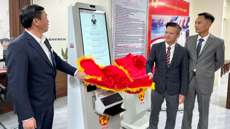 Xã đầu tiên ở Hưng Yên sử dụng robot AI trong giải quyết thủ tục hành chính