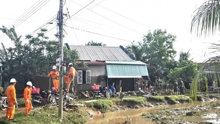Ngập sâu trên diện rộng, Công ty Điện lực Lâm Đồng trực 24/24 ứng phó khẩn cấp