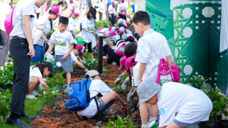 AEON Việt Nam 3 năm liên tiếp vào Top 3 Doanh nghiệp Bền vững ngành Thương mại - Dịch vụ