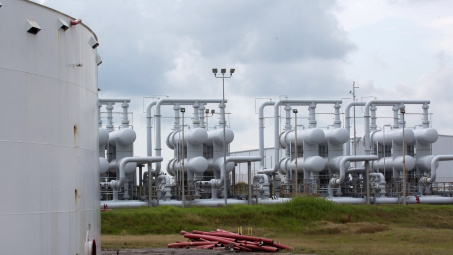 Giá xăng dầu hôm nay 9/12: Thị trường theo dõi các cuộc đàm phán liên quan tới Nga và Ukraine