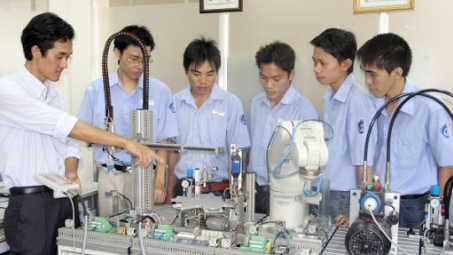 Tác động của vốn tâm lý đến động lực làm việc tại Trường Trung cấp nghề Kỹ thuật Công nghệ Hùng Vương