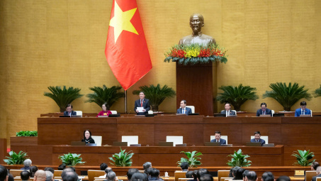 Quốc hội chốt mục tiêu tăng trưởng năm 2025 đạt 8% trở lên, quy mô GDP trên 500 tỷ USD