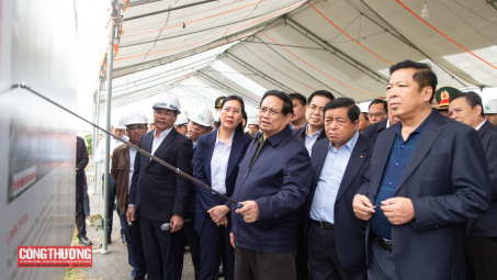 Thủ tướng kiểm tra các dự án giao thông trọng điểm tại Quảng Ngãi