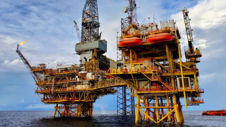 Giá xăng dầu hôm nay 1/3: Những diễn biến quốc tế mới gây áp lực lên giá dầu thô