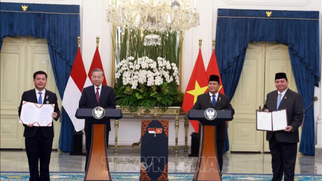 Tổng Bí thư Tô Lâm, Tổng thống Cộng hòa Indonesia chứng kiến lễ trao các văn kiện hợp tác