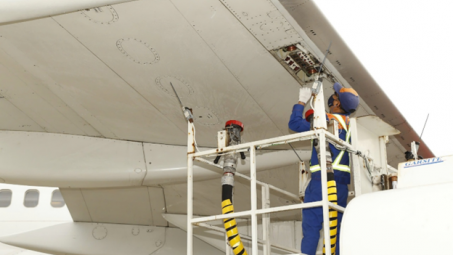 Petrolimex Aviation tái cung cấp nhiên liệu cho hãng hàng không Azur Air