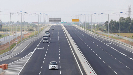 Đầu tư mở rộng đường Hòa Lạc - Hòa Bình theo tiêu chuẩn đường cao tốc 6 làn xe