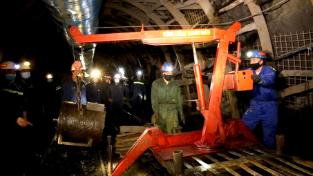 TKV hợp tác cùng Becker - Warkop Sp.zo.o (Ba Lan) về cung cấp thiết bị vận tải trong sản xuất hầm lò