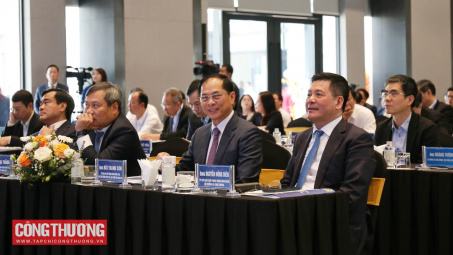 Phát triển công nghiệp hỗ trợ ngành cơ khí gắn với sản xuất, lắp ráp ô tô trong nước, phát triển hệ thống đường sắt