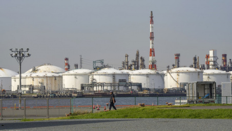 Giá xăng dầu hôm nay 28/3: Tiến gần đến mức cao nhất trong 1 tháng