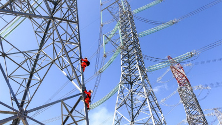 Vượt núi từ sáng sớm để bảo dưỡng đường dây 500kV Vĩnh Tân - Thuận Nam