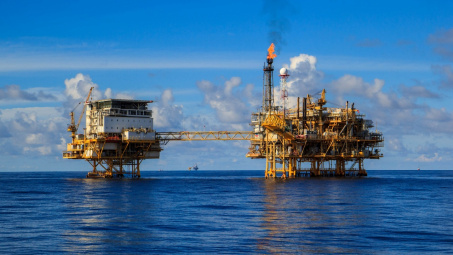 Giá xăng dầu hôm nay 1/4: Tiếp tục leo dốc