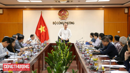 Thị trường trong nước ổn định, nguồn cung mặt hàng thiết yếu được bảo đảm