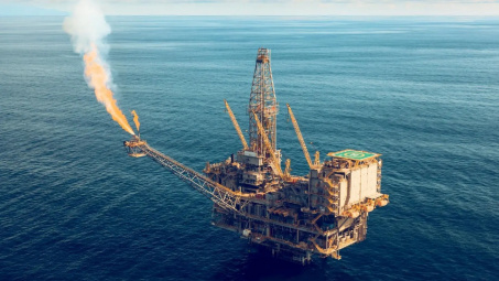 Giá xăng dầu hôm nay 18/4: Leo dốc khi lo ngại về nguồn cung gia tăng