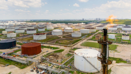 Giá xăng dầu hôm nay 30/4: Xuống mức thấp nhất trong 3 tuần