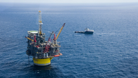 Giá xăng dầu hôm nay 5/4: Xuống mức thấp nhất trong hơn 3 năm