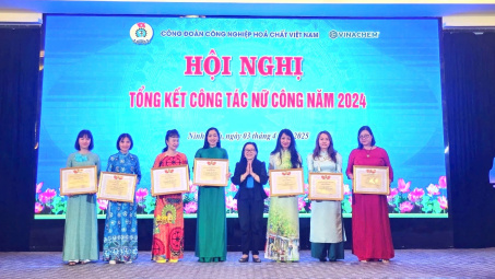 Phát huy vai trò nữ CNVCLĐ ngành Hóa chất