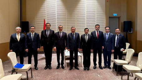 Thứ trưởng Nguyễn Hoàng Long tháp tùng Tổng Bí thư Tô Lâm trong các hoạt động thăm cấp nhà nước Azerbaijan và Kazakhstan