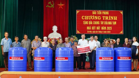 Tập đoàn Sơn Hà trao tặng bồn nước cho người dân khó khăn tại Ninh Bình