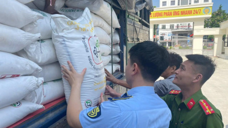 Nghệ An: Phát hiện, tạm giữ 3 tấn đường cát nhập lậu