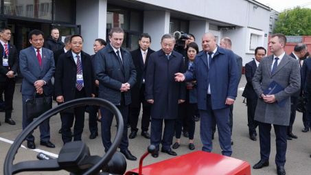 Thứ trưởng Nguyễn Hoàng Long tháp tùng Tổng Bí thư Tô Lâm trong các hoạt động thăm cấp nhà nước Belarus