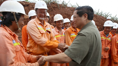 8 tập thể, 6 cá nhân thuộc EVN, EVNNPT được Thủ tướng Chính phủ tặng Bằng khen