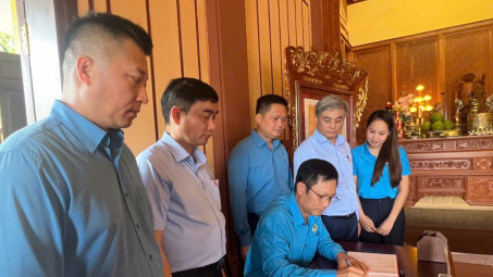 Công đoàn Công Thương tưởng niệm Bác Hồ tại Khu Gang thép Thái Nguyên