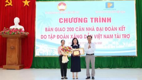 Petrolimex bàn giao 200 căn nhà Đại đoàn kết cho hộ nghèo tại tỉnh Bến Tre
