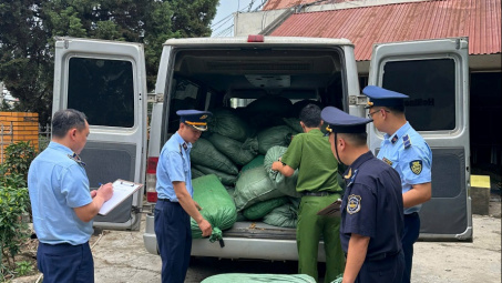 Thu giữ gần 1,4 tấn nguyên liệu thuốc lá không rõ nguồn gốc xuất xứ