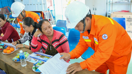 Đẩy mạnh tuyên truyền bảo vệ lưới điện vận hành an toàn mùa nắng nóng