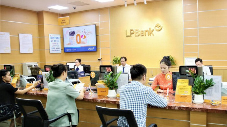 LPBank tiếp tục ghi danh trong Top 50 công ty đại chúng uy tín và hiệu quả năm 2025